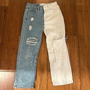 White and blue ripped mixed jeans. Size: 7-9 years.